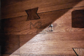 Detail Holzboden Eiche rustikal im Hobbyraum - dettaglio pavimento rustico in legno di rovere nel vano hobby